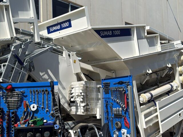 Preparing the SUMAB 1000 mobile concrete batching plant on chassis for shipment to our client in the UAE